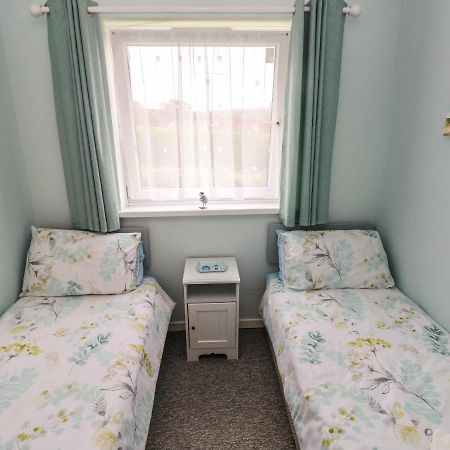 Вилла Number 6 Oxwich Leisure Park Суонси Экстерьер фото