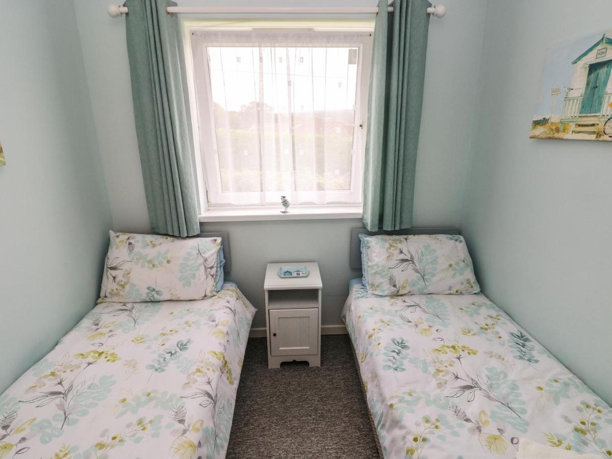 Вилла Number 6 Oxwich Leisure Park Суонси Экстерьер фото