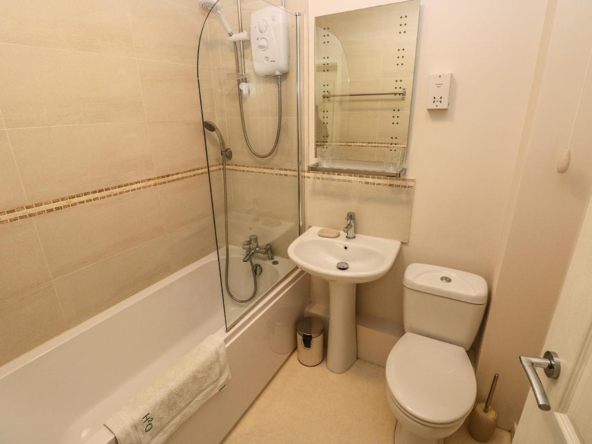 Вилла Number 6 Oxwich Leisure Park Суонси Экстерьер фото