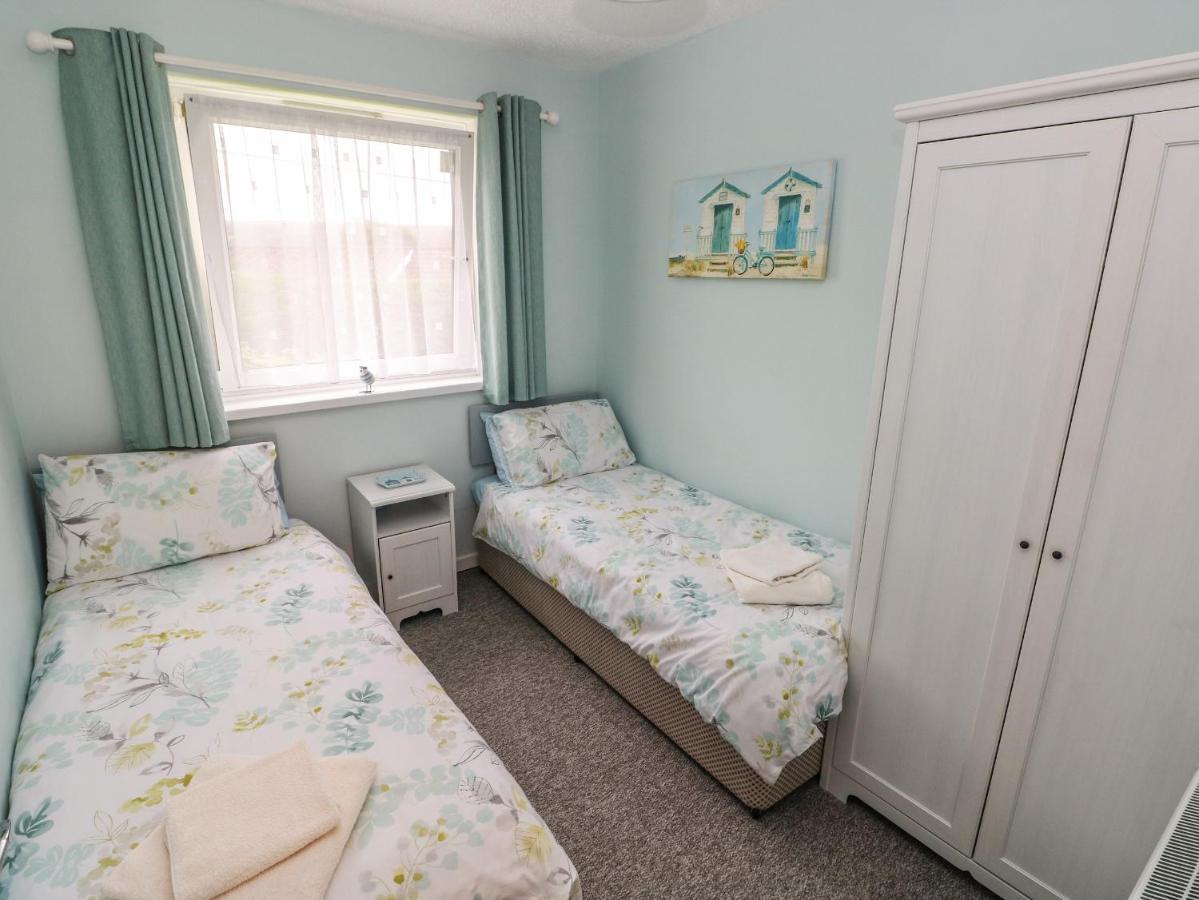 Вилла Number 6 Oxwich Leisure Park Суонси Экстерьер фото